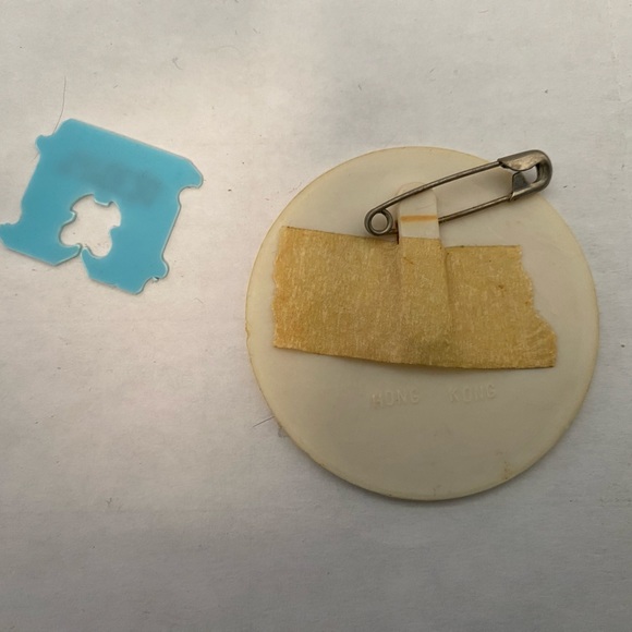 Vintage Mickey Mouse club member pin - Picture 2 of 2